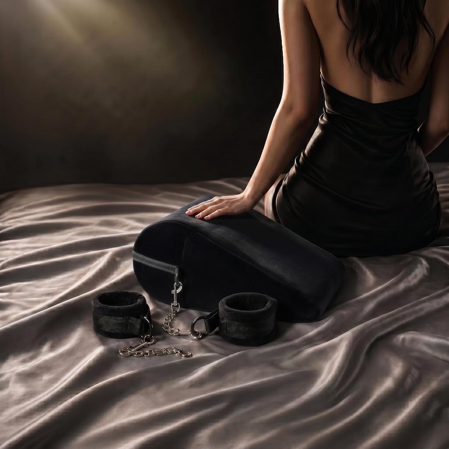ObsidianRise Sex Position Pillow & Handcuffs Set | Black